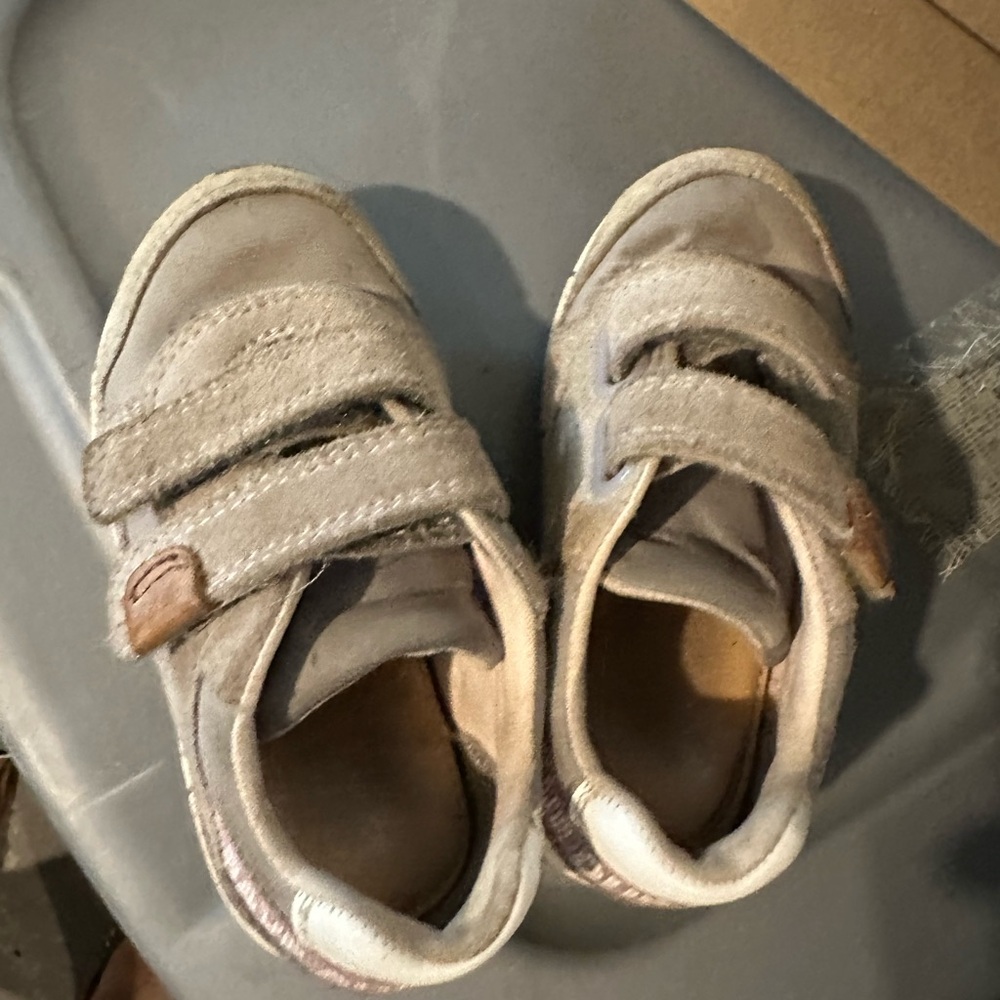 Adorable eco friendly Geox toddler sneakers “save our planet” on heels